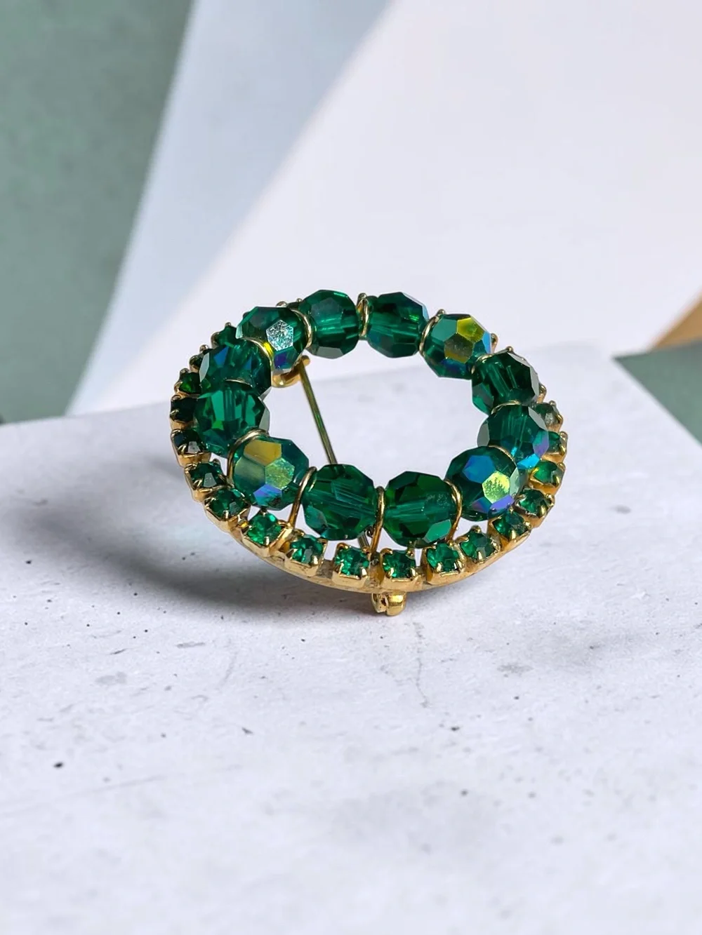 🌺Vintage Gold & Green Rhinestone Brooch